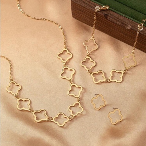 Gold Four Leaf Hollow Out Necklace Bracelet Matching Earrings Three Piec… - Picture 5 of 5